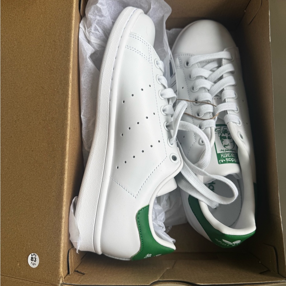 Adidas Women’s Sneakers in White and Green